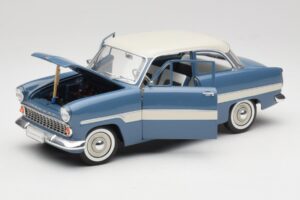 Ford Taunus 12M P2 Blauw Strepen Revell 1:18 08880-M1 Metaal — afbeelding 2 van 8