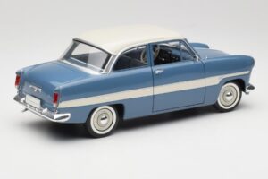Ford Taunus 12M P2 Blauw Strepen Revell 1:18 08880-M1 Metaal — afbeelding 3 van 8
