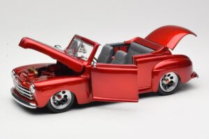 Ford Cabriolet Red Metallic Road Signature 1:18 30028 Metaal — afbeelding 2 van 8