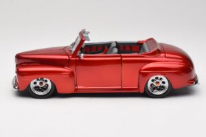 Ford Cabriolet Red Metallic Road Signature 1:18 30028 Metaal — afbeelding 4 van 8