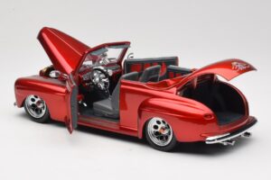 Ford Cabriolet Red Metallic Road Signature 1:18 30028 Metaal — afbeelding 5 van 8
