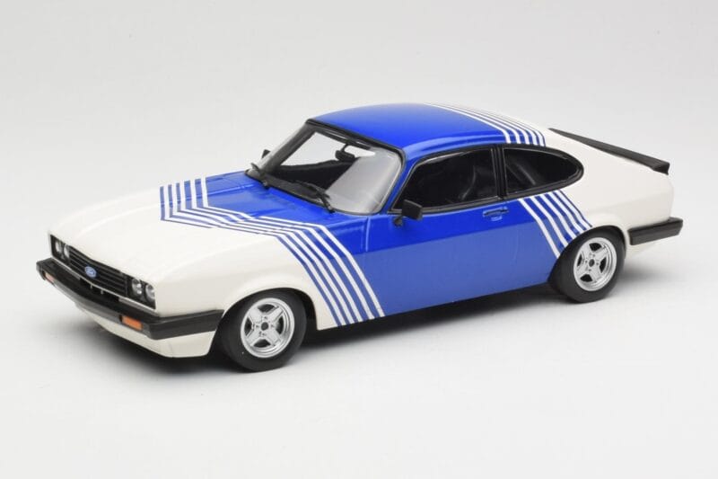 Ford Capri Mk2 3.0 Wit met Blauwe Strepen Minichamps 1:18 155788600 Metaal