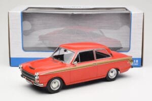 Ford Cortina Lotus Red & Gold Stripe MCG 1:18 MCG18532 Metaal — afbeelding 6 van 6