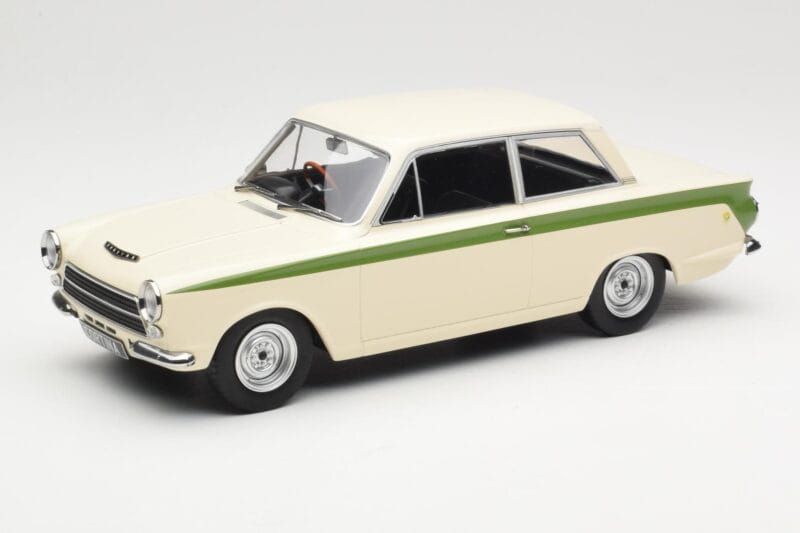 Ford Cortina Lotus White & Green Stripe MCG 1:18 MCG18434 Metaal