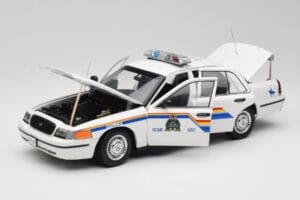 Ford Crown Victoria RCMP Police Car AUTOart 1:18 72706 Metaal — afbeelding 2 van 8