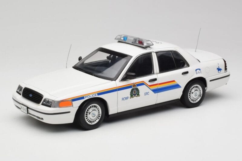 Ford Crown Victoria RCMP Police Car AUTOart 1:18 72706 Metaal
