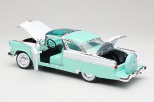 Ford Crown Victoria Seafoam Groen & Wit Road Legends 1:18 92138 Metaal — afbeelding 4 van 7