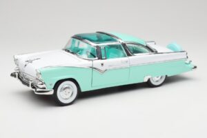 Ford Crown Victoria Seafoam Groen & Wit Road Legends 1:18 92138 Metaal