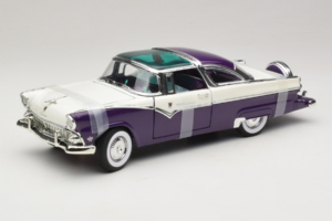Ford Crown Victoria Wit Paars Road Signature 1:18 92138-P1 Metaal