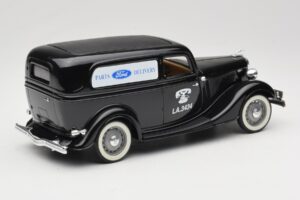 Ford Delivery Truck Ford Parts Zwart Solido 1:18 8417 Metaal — afbeelding 2 van 8