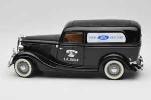 Ford Delivery Truck Ford Parts Zwart Solido 1:18 8417 Metaal — afbeelding 4 van 8