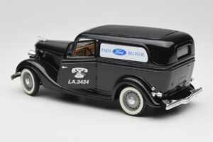 Ford Delivery Truck Ford Parts Zwart Solido 1:18 8417 Metaal — afbeelding 5 van 8