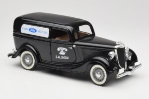 Ford Delivery Truck Ford Parts Zwart Solido 1:18 8417 Metaal — afbeelding 6 van 8