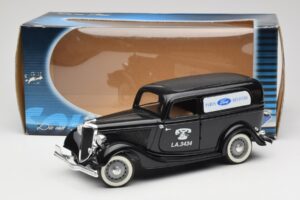 Ford Delivery Truck Ford Parts Zwart Solido 1:18 8417 Metaal — afbeelding 8 van 8