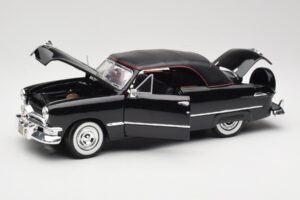 Ford Deluxe Cabriolet Zwart Maisto 1:18 31681 Metaal — afbeelding 2 van 8