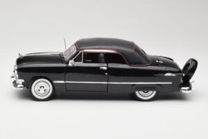 Ford Deluxe Cabriolet Zwart Maisto 1:18 31681 Metaal — afbeelding 4 van 8