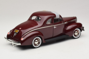 Ford Deluxe Coupe Donkerrood ERTL 1:18 7936 Metaal — afbeelding 3 van 7
