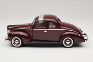 Ford Deluxe Coupe Donkerrood ERTL 1:18 7936 Metaal — afbeelding 4 van 7