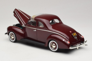 Ford Deluxe Coupe Donkerrood ERTL 1:18 7936 Metaal — afbeelding 5 van 7