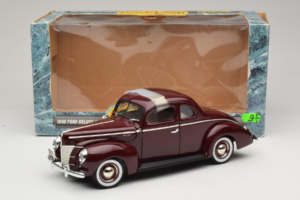 Ford Deluxe Coupe Donkerrood ERTL 1:18 7936 Metaal — afbeelding 7 van 7