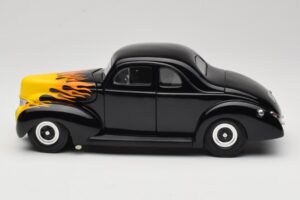 Ford Deluxe Hot Rod Zwart Universal Hobbies 1:18 6002 Metaal — afbeelding 4 van 8