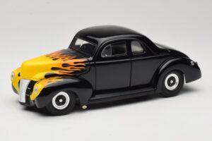 Ford Deluxe Hot Rod Zwart Universal Hobbies 1:18 6002 Metaal