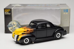 Ford Deluxe Hot Rod Zwart Universal Hobbies 1:18 6002 Metaal — afbeelding 8 van 8