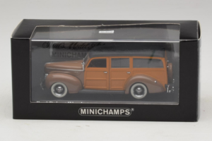 Ford DeLuxe Woody Station Wagon Bruin Minichamps 1:43 400082111 Metaal — afbeelding 4 van 4