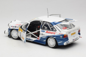 Ford Escort RS Cosworth Mobil 1 #6 F. Delecour / D. Grataloup Rally Monte Carlo Night Version Winner 1994 UT Models 1:18 3945 — afbeelding 5 van 8