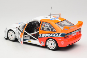 Ford Escort RS Cosworth Repsol #5 C. Sainz / L. Moya RAC Rally 1997 UT Models 1:18 39750 Metaal — afbeelding 5 van 8