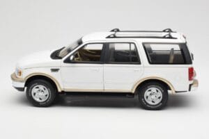 Ford Expedition Eddie Bauer Wit UT Models 1:18 22712 Metaal — afbeelding 4 van 8