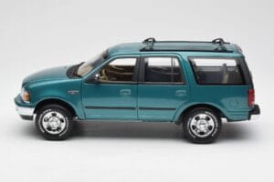 Ford Expedition XLT Groen Metallic UT Models 1:18 22717 Metaal — afbeelding 4 van 8