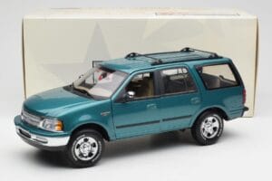 Ford Expedition XLT Groen Metallic UT Models 1:18 22717 Metaal — afbeelding 8 van 8