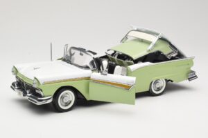 Ford Fairlane Skyliner Groen & Wit Sun Star 1:18 FORD003 Metaal — afbeelding 2 van 9