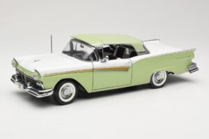 Ford Fairlane Skyliner Groen & Wit Sun Star 1:18 FORD003 Metaal — afbeelding 3 van 9