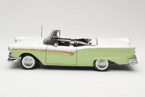 Ford Fairlane Skyliner Groen & Wit Sun Star 1:18 FORD003 Metaal — afbeelding 5 van 9