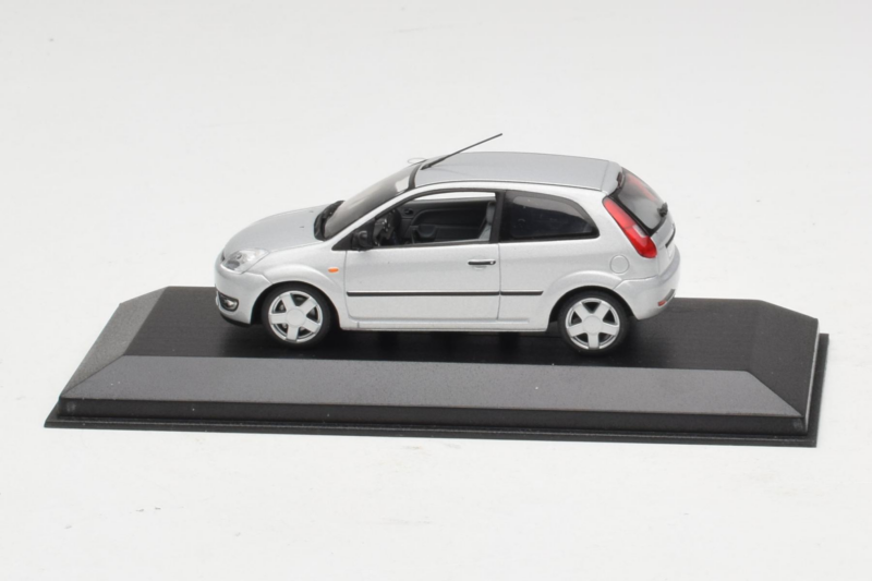Ford Fiesta Mk5 2-Door Zilver Minichamps 1:43 FIESTA003 Metaal