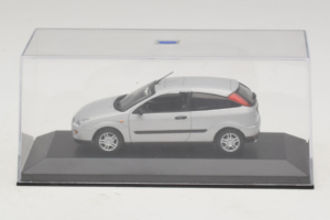Ford Focus Mk1 3-Door Zilver Minichamps 1:43 FOCUS005 Metaal — afbeelding 4 van 5