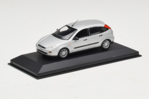 Ford Focus Mk1 Zilver Minichamps 1:43 FOCUS006 Metaal — afbeelding 2 van 4