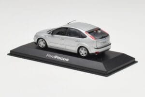 Ford Focus Mk2 Moondust Zilver Minichamps 1:43 FOCUS002 Metaal — afbeelding 3 van 4