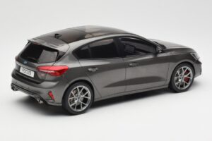 Ford Focus ST Mk4 Grijs MCG 1:18 MCG18454 Metaal — afbeelding 2 van 6