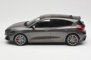 Ford Focus ST Mk4 Grijs MCG 1:18 MCG18454 Metaal — afbeelding 3 van 6