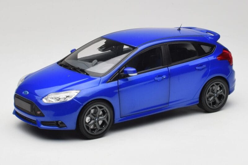 Ford Focus ST Mk2 Blue Metallic Minichamps 1:18 110082001 Metaal