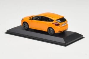 Ford Focus ST Mk3 Tangerine Scream Minichamps 1:43 FOCUS001 Metaal — afbeelding 3 van 4