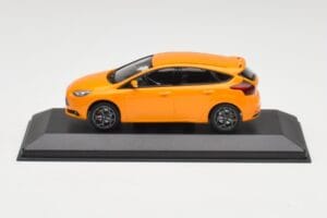 Ford Focus ST Mk3 Tangerine Scream Minichamps 1:43 FOCUS001 Metaal