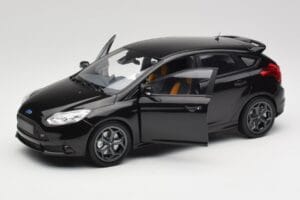 Ford Focus ST Mk2 Panther Black Metallic Minichamps 1:18 110082000 Metaal — afbeelding 2 van 8