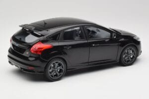 Ford Focus ST Mk2 Panther Black Metallic Minichamps 1:18 110082000 Metaal — afbeelding 3 van 8