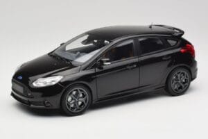 Ford Focus ST Mk2 Panther Black Metallic Minichamps 1:18 110082000 Metaal
