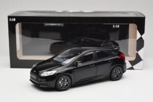 Ford Focus ST Mk2 Panther Black Metallic Minichamps 1:18 110082000 Metaal — afbeelding 8 van 8