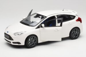 Ford Focus ST Mk2 Wit Minichamps 1:18 110082004 Metaal — afbeelding 2 van 8